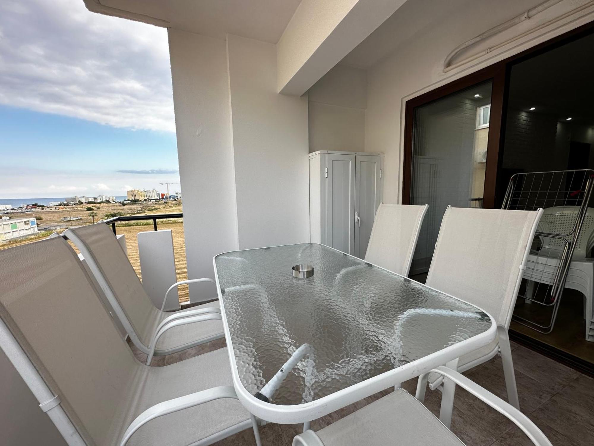 Maestro Sea - View Apartment Larnaca Extérieur photo
